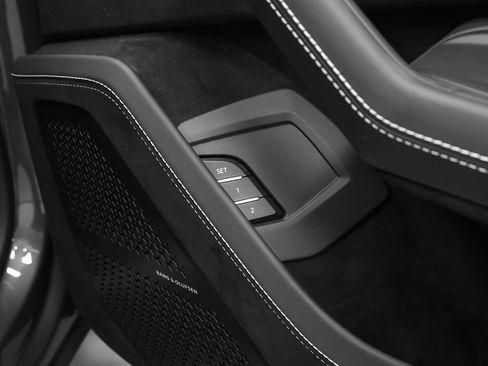 Used 2023 Lamborghini Urus Performante AWD/4WD image 21