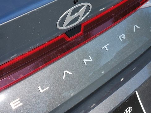 New 2025 Hyundai Elantra SE image 11