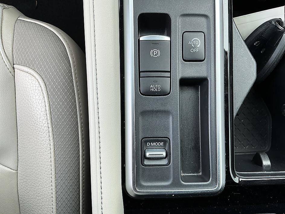 Certified 2022 Nissan Pathfinder SL FWD image 22