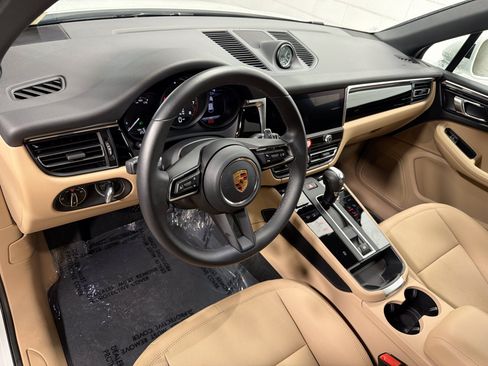 Certified 2026 Porsche Macan AWD/4WD image 4