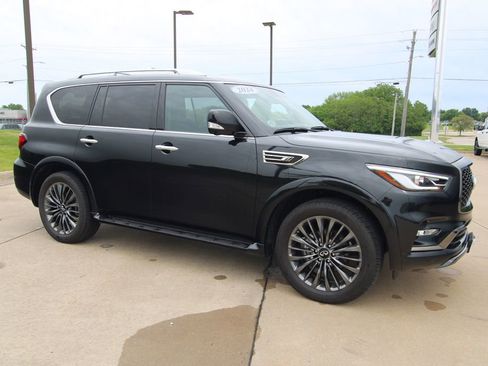 Used 2024 INFINITI QX80 Sensory AWD/4WD image 3