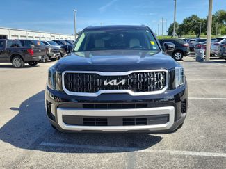 Used 2024 Kia Telluride EX w/ EX Captain's Chair Package FWD video 2