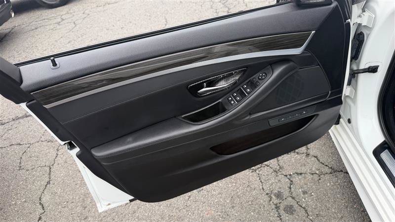Used 2016 BMW 550i Sedan RWD image 31