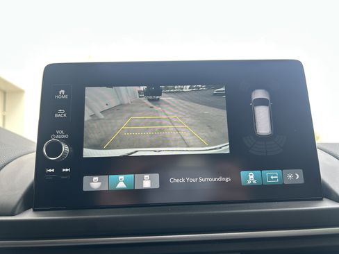 Certified 2025 Honda Pilot Touring image 14