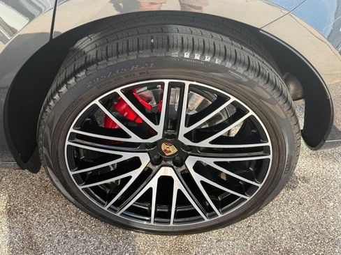 Used 2024 Porsche Macan GTS AWD/4WD image 6