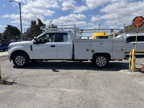 Used 2022 Ford F250 XL w/ STX Appearance Package RWD image 4