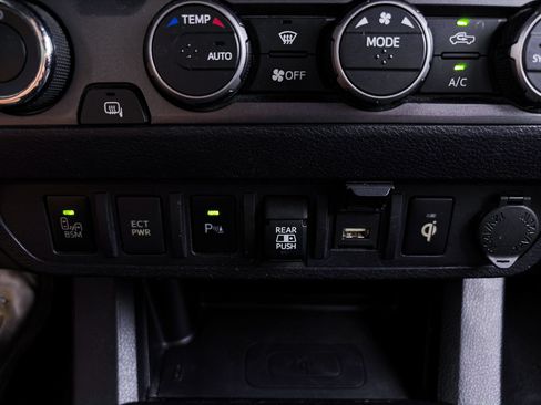 Used 2021 Toyota Tacoma TRD Off-Road w/ Technology Package AWD/4WD image 27