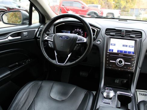 Used 2020 Ford Fusion Titanium image 9