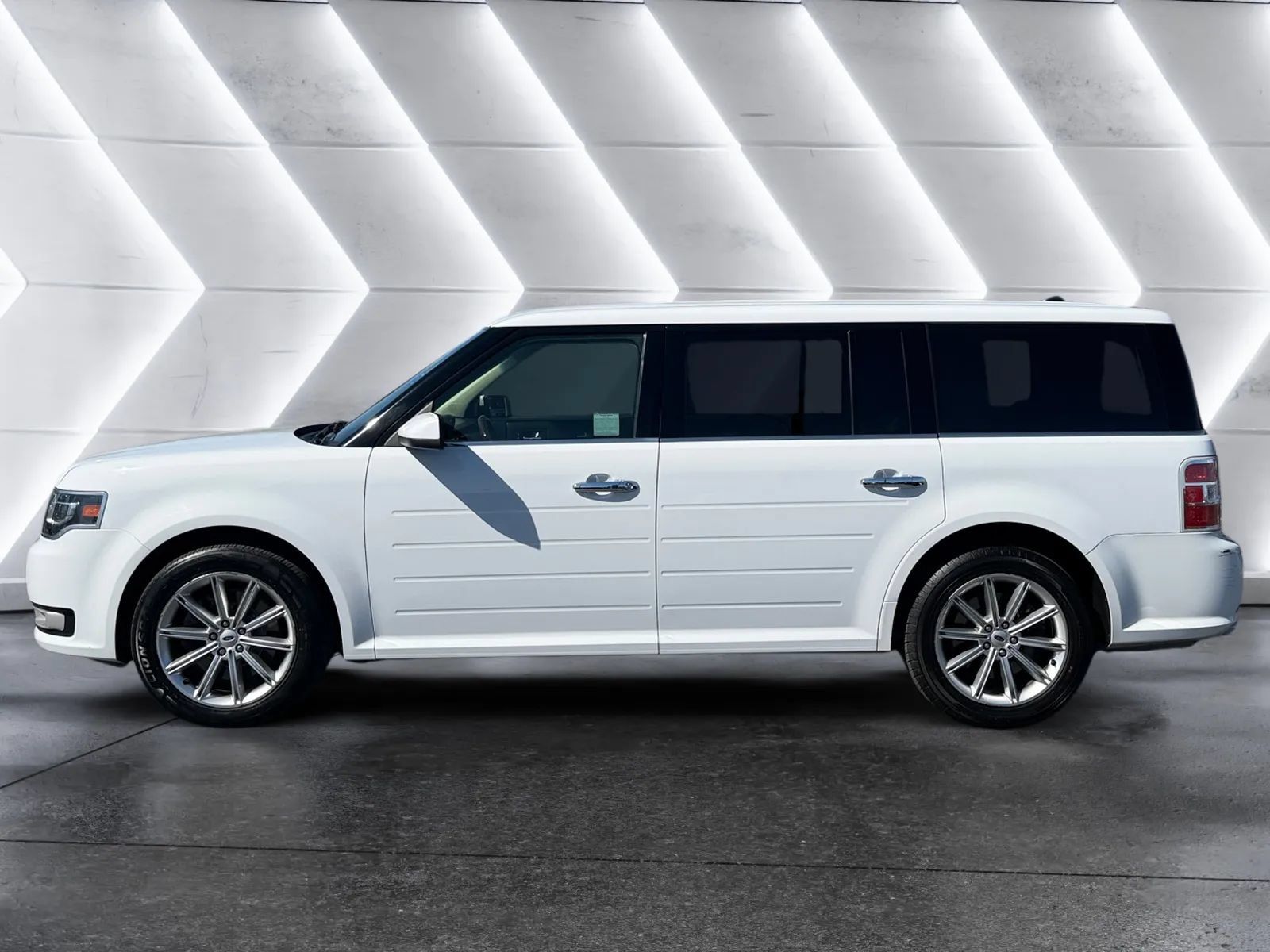 Used 2019 Ford Flex Limited FWD image 2