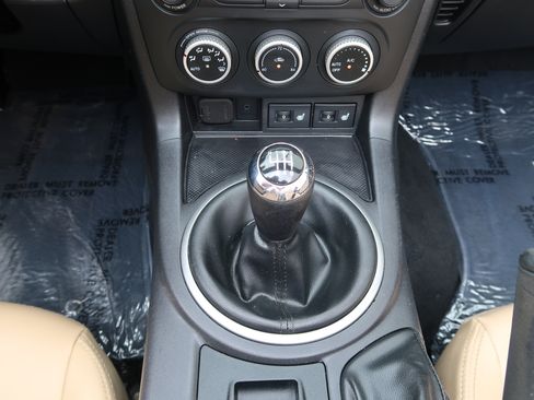 Used 2010 MAZDA MX-5 Miata Grand Touring w/ Premium Pkg RWD image 17