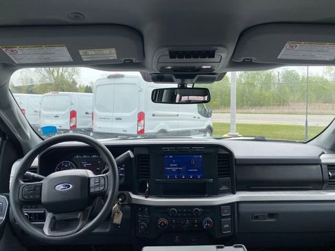 Used 2023 Ford F350 XLT AWD/4WD image 23