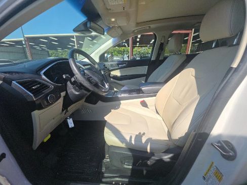 Used 2019 Ford Edge Titanium w/ Cold Weather Package AWD/4WD image 3