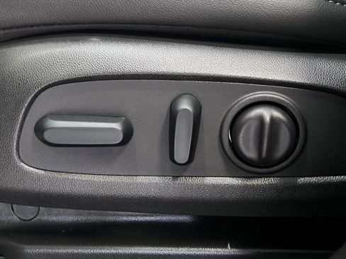 Used 2023 Buick Encore GX Select w/ Sport Touring Package image 25