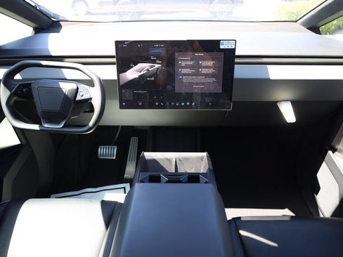 Used 2025 Tesla Cybertruck AWD Crew Cab image 18
