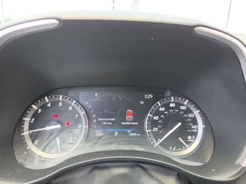 Used 2021 Toyota Highlander XLE AWD/4WD image 3