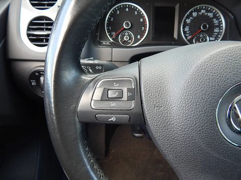 Used 2016 Volkswagen Tiguan SEL image 27