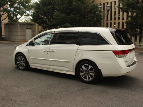 Used 2014 Honda Odyssey Touring image 9