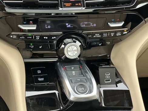 Certified 2023 Acura MDX FWD w/ Technology Package image 24