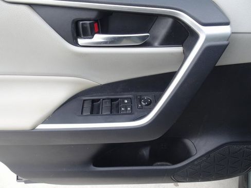 Used 2019 Toyota RAV4 XLE image 8