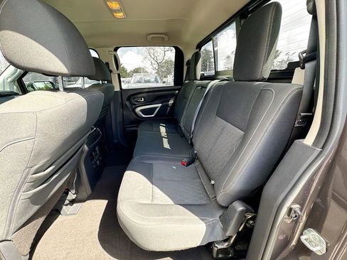 Used 2019 Nissan Titan SV w/ SV Convenience Package image 25