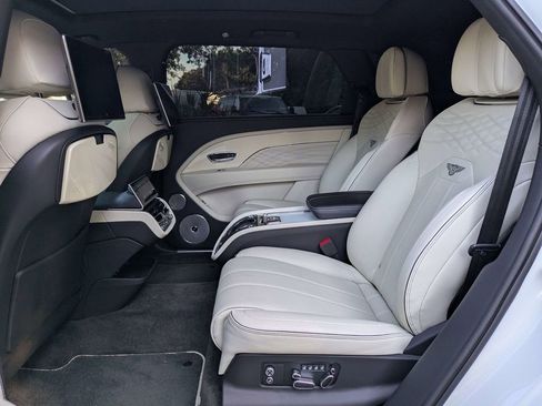 Used 2023 Bentley Bentayga Extended Wheelbase AWD/4WD image 13