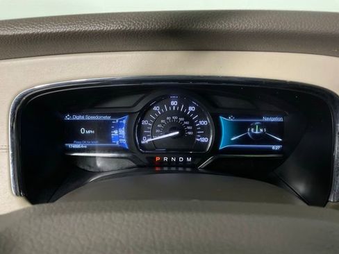 Used 2015 Lincoln Navigator 2WD image 28