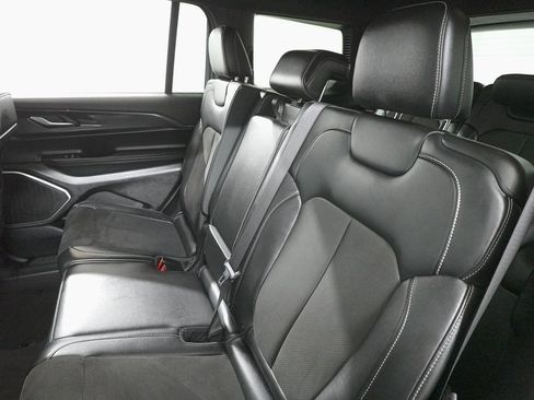 Used 2022 Jeep Grand Cherokee L Laredo image 24