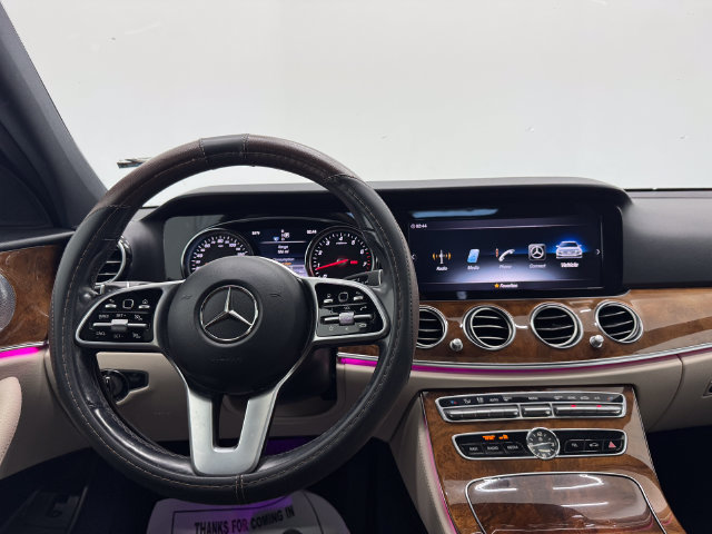 Used 2019 Mercedes-Benz E 300 4MATIC image 2