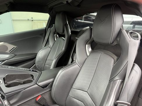 Used 2022 Chevrolet Corvette Stingray Preferred Cpe w/ Z51 Performance Package image 3