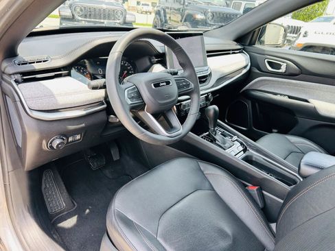 Used 2023 Jeep Compass Latitude AWD/4WD image 10