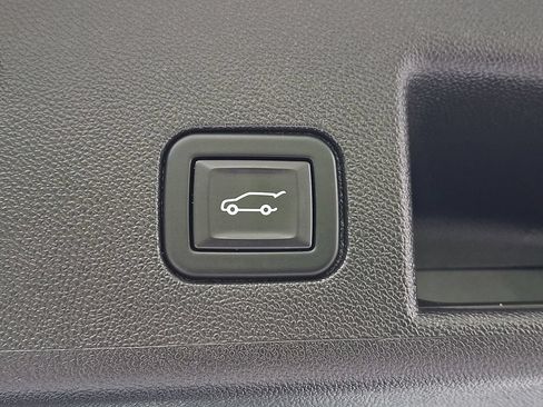 Used 2023 Chevrolet Equinox RS FWD image 32