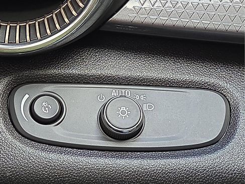 Used 2025 Chevrolet Trax ACTIV image 22