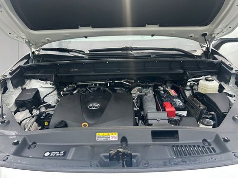 Used 2022 Toyota Highlander XLE AWD/4WD image 20