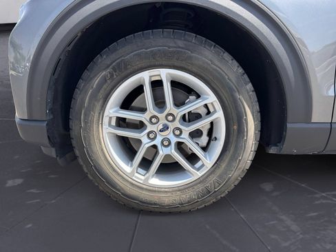 Used 2025 Ford Explorer Active RWD image 12