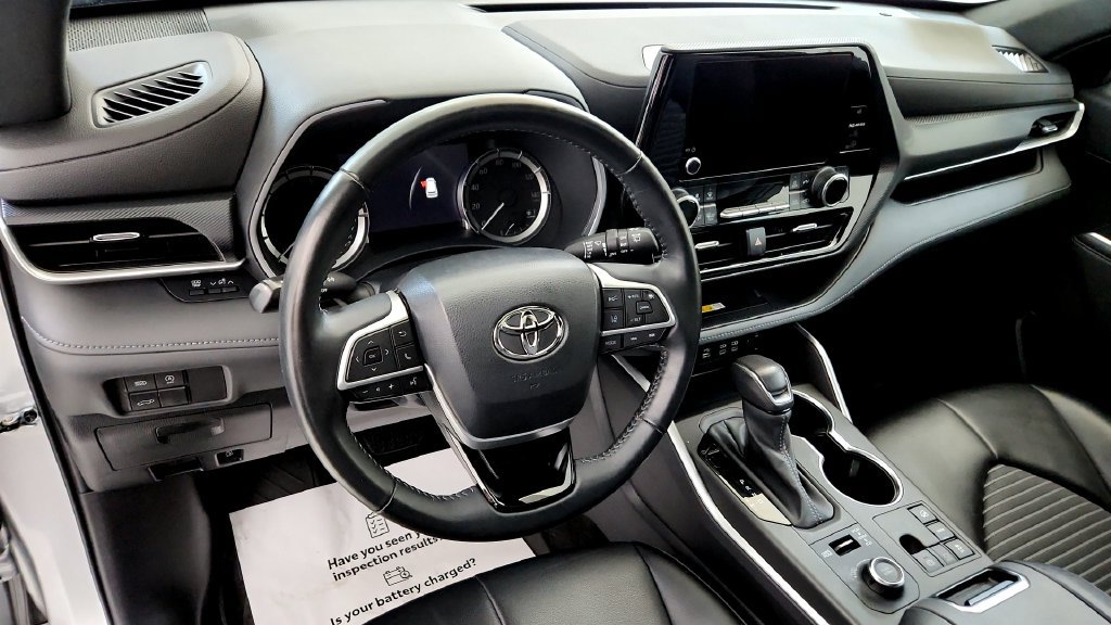 Used 2023 Toyota Highlander XSE AWD/4WD image 25