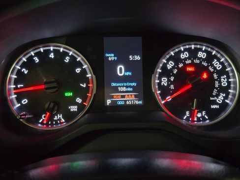 Used 2021 Toyota RAV4 LE AWD/4WD image 24