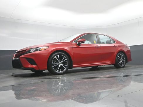 Used 2020 Toyota Camry SE w/ Sunroof Package FWD image 54