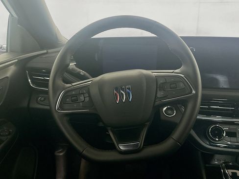 Used 2025 Buick Envista Sport Touring image 17