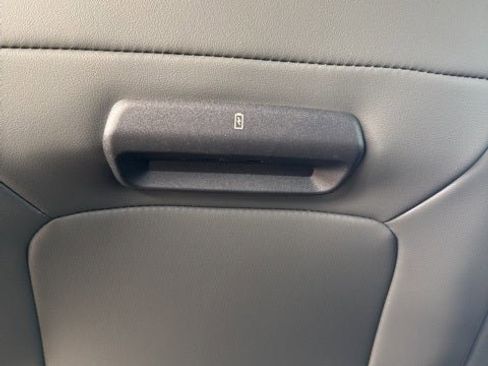 New 2025 Ford Expedition Active image 15