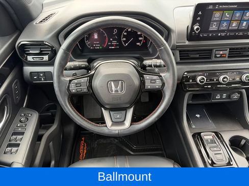 Used 2025 Honda Pilot TrailSport image 14