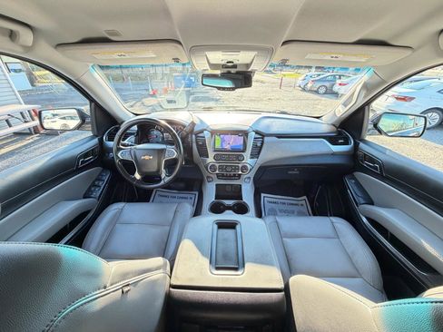 Used 2020 Chevrolet Suburban LT image 27