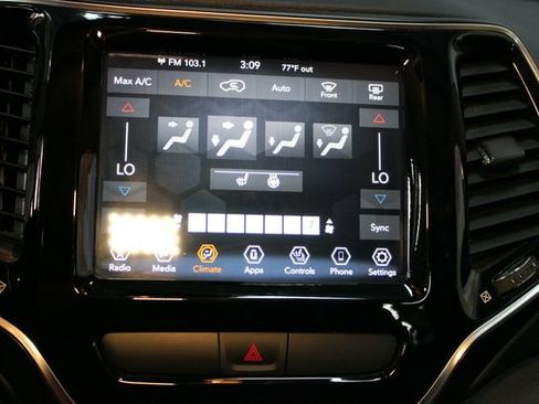 Used 2020 Jeep Cherokee Limited AWD/4WD image 25