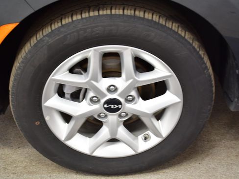 Used 2025 Kia Soul LX w/ LX Technology Package image 34