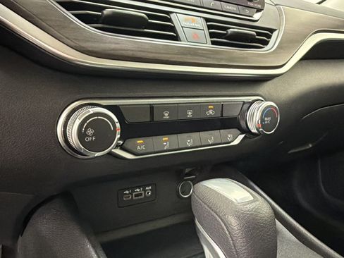 Used 2025 Nissan Altima 2.5 SV FWD image 20