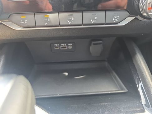 Used 2024 Nissan Altima 2.5 SV FWD image 21