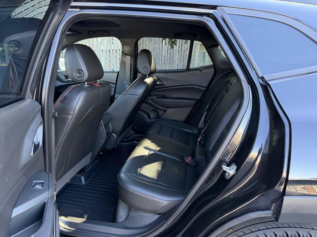 Used 2024 Chevrolet Trax RS w/ Sunroof Package FWD image 11