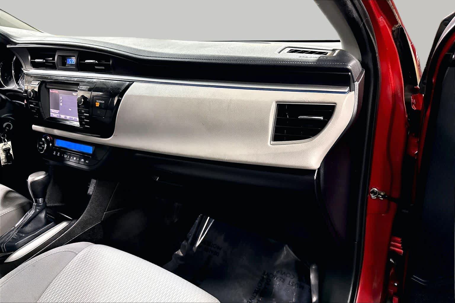 Used 2015 Toyota Corolla LE FWD image 18
