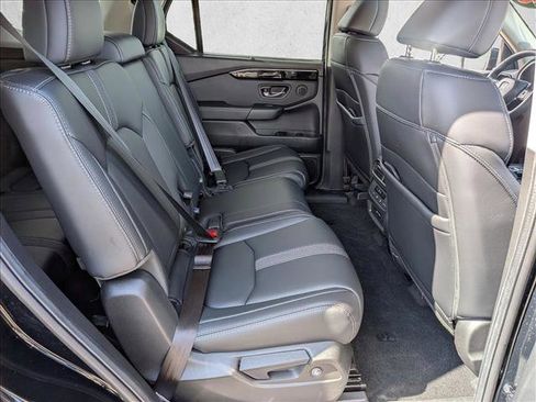 Used 2025 Honda Pilot Touring image 24