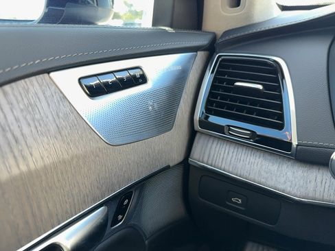 Certified 2023 Volvo XC90 B6 Ultimate w/ Lounge Package AWD/4WD image 19