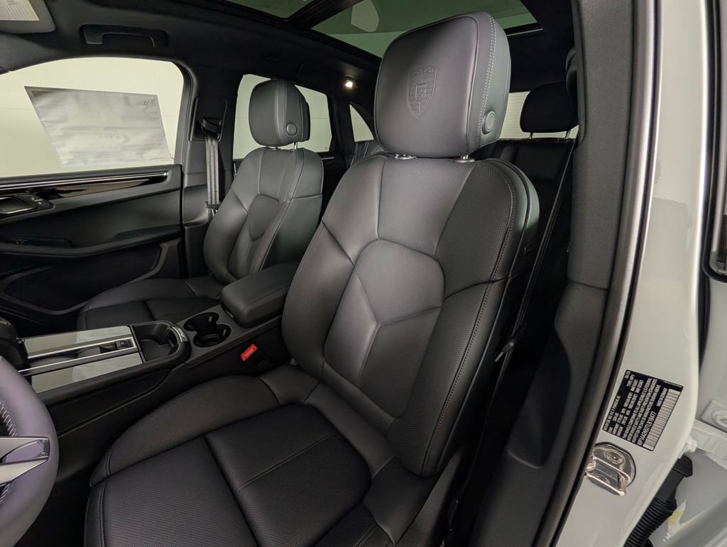 New 2026 Porsche Macan AWD/4WD image 5